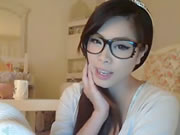 Gadis berkacamata Korea di webcam